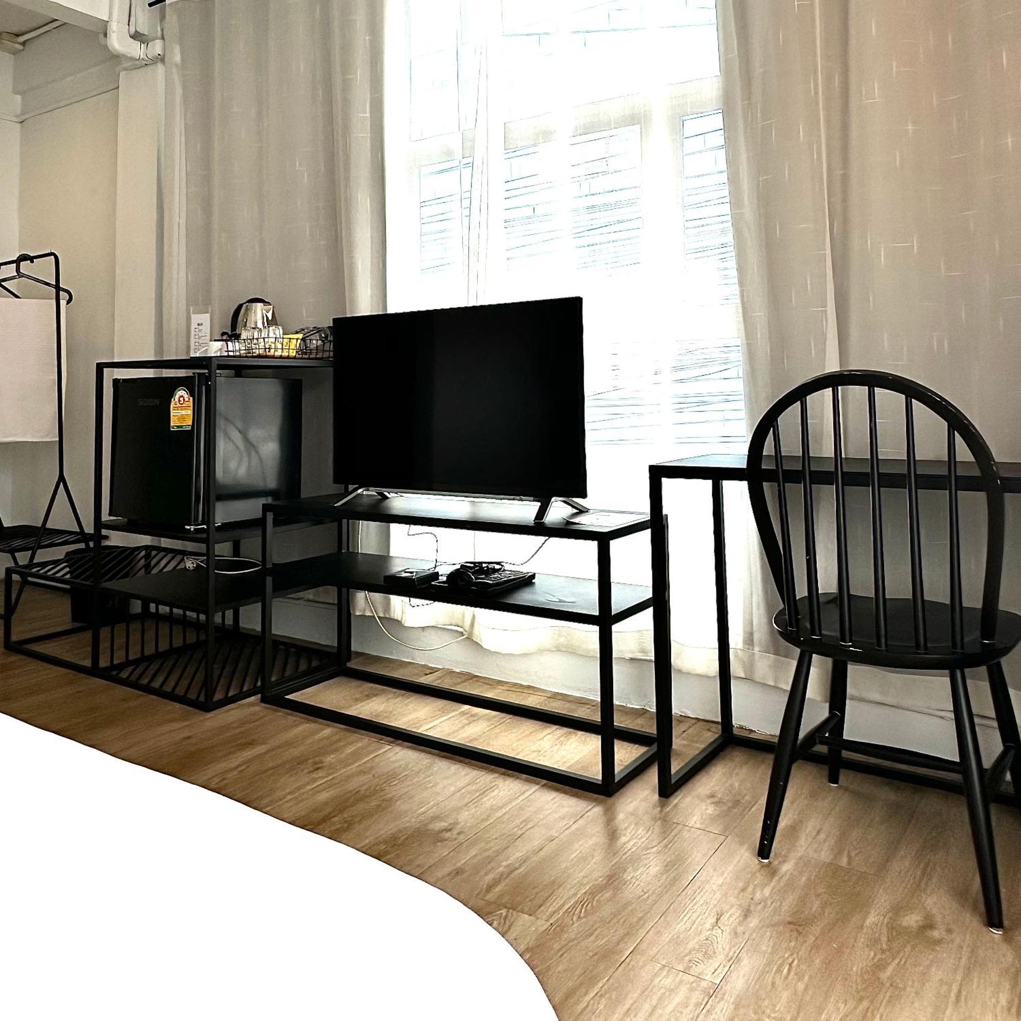 Beige Poshtels + Netflix Hostel Bangkok Buitenkant foto