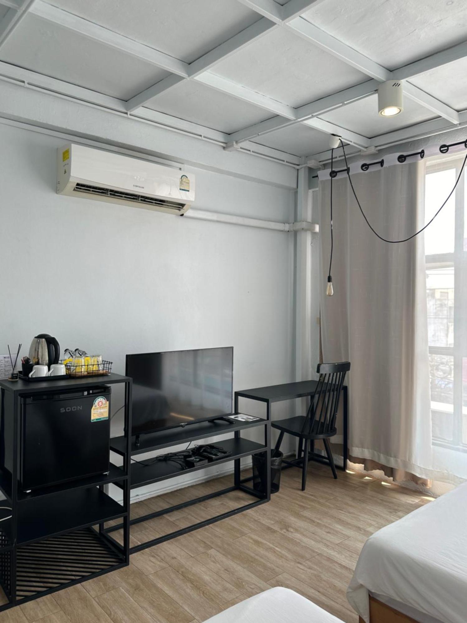 Beige Poshtels + Netflix Hostel Bangkok Buitenkant foto