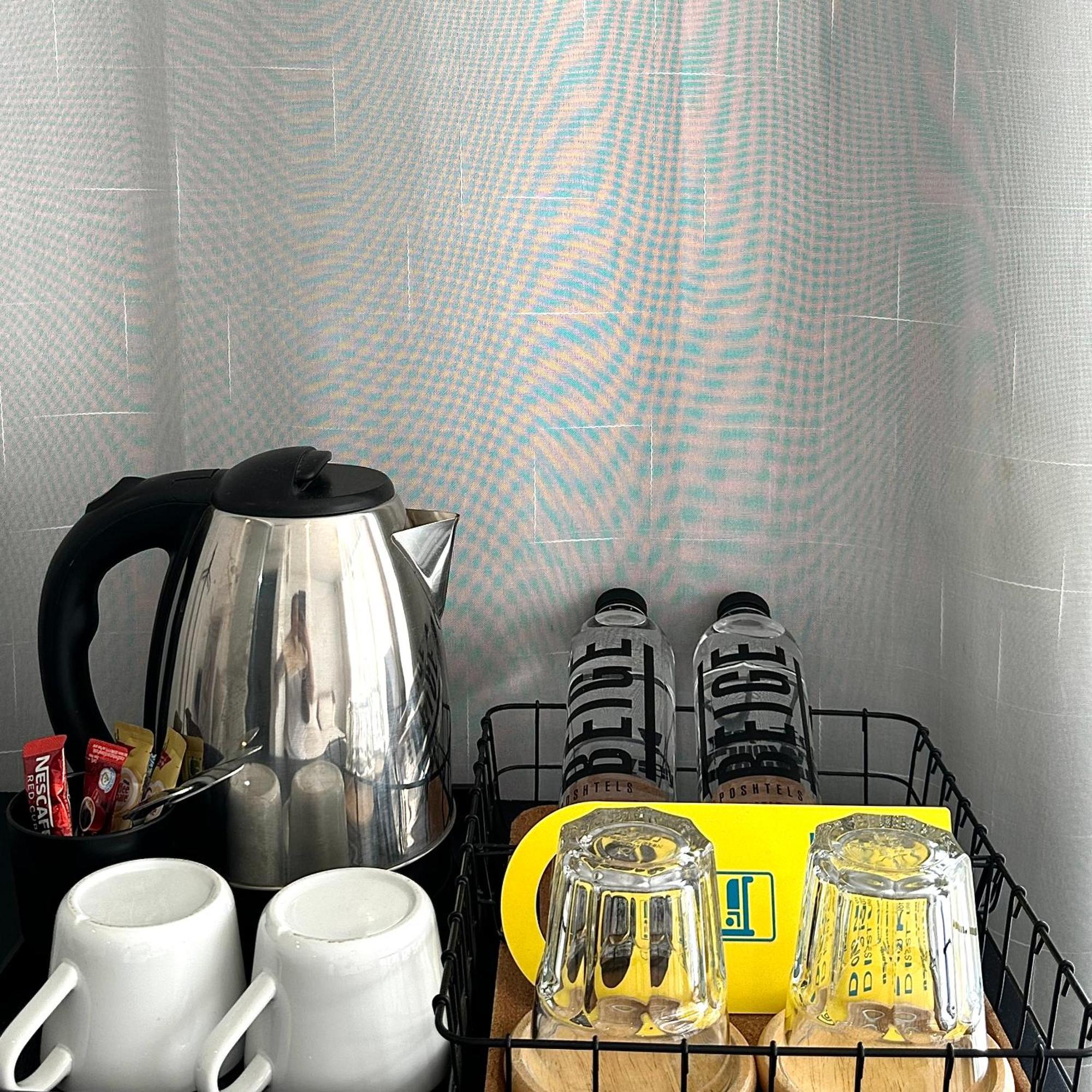 Beige Poshtels + Netflix Hostel Bangkok Buitenkant foto
