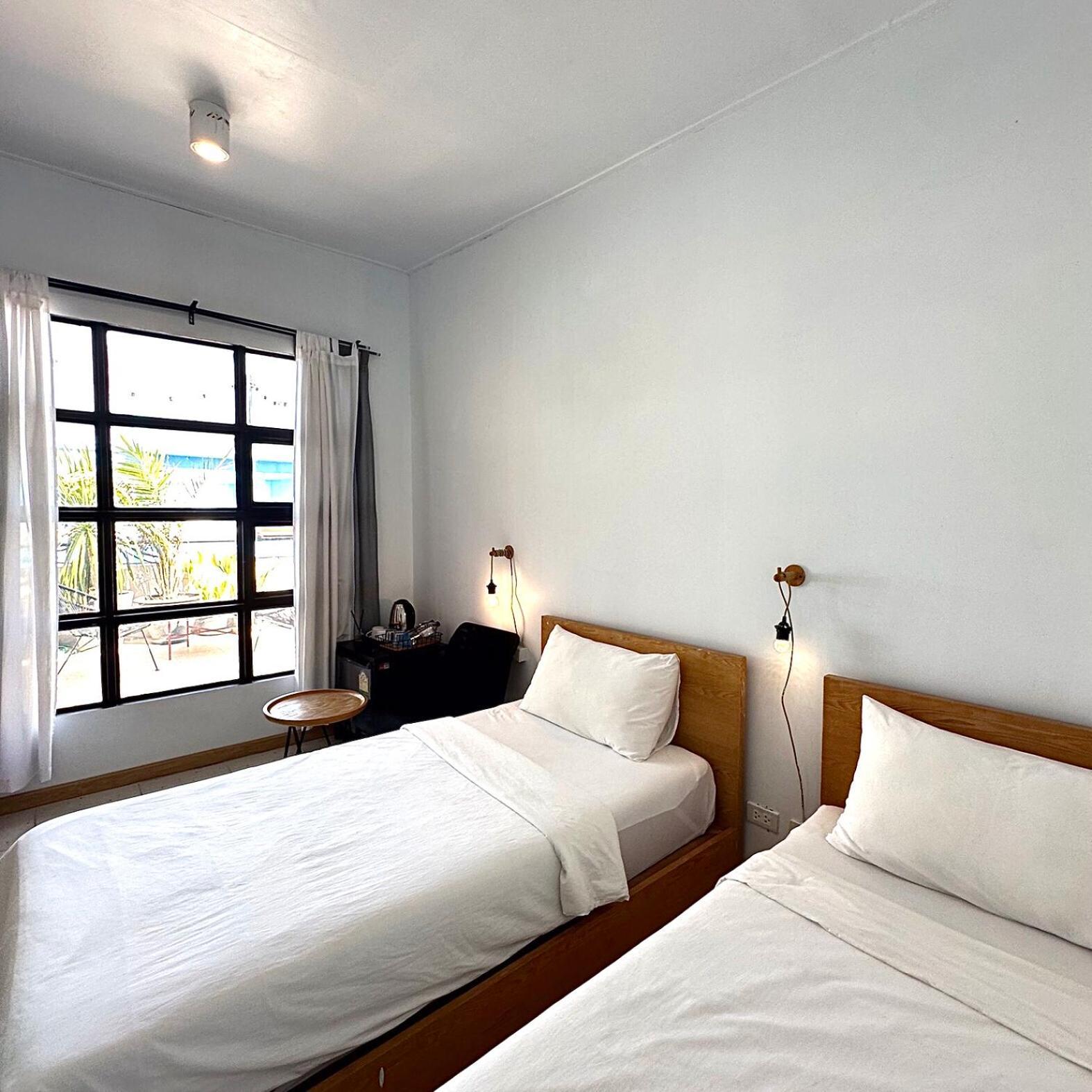 Beige Poshtels + Netflix Hostel Bangkok Buitenkant foto