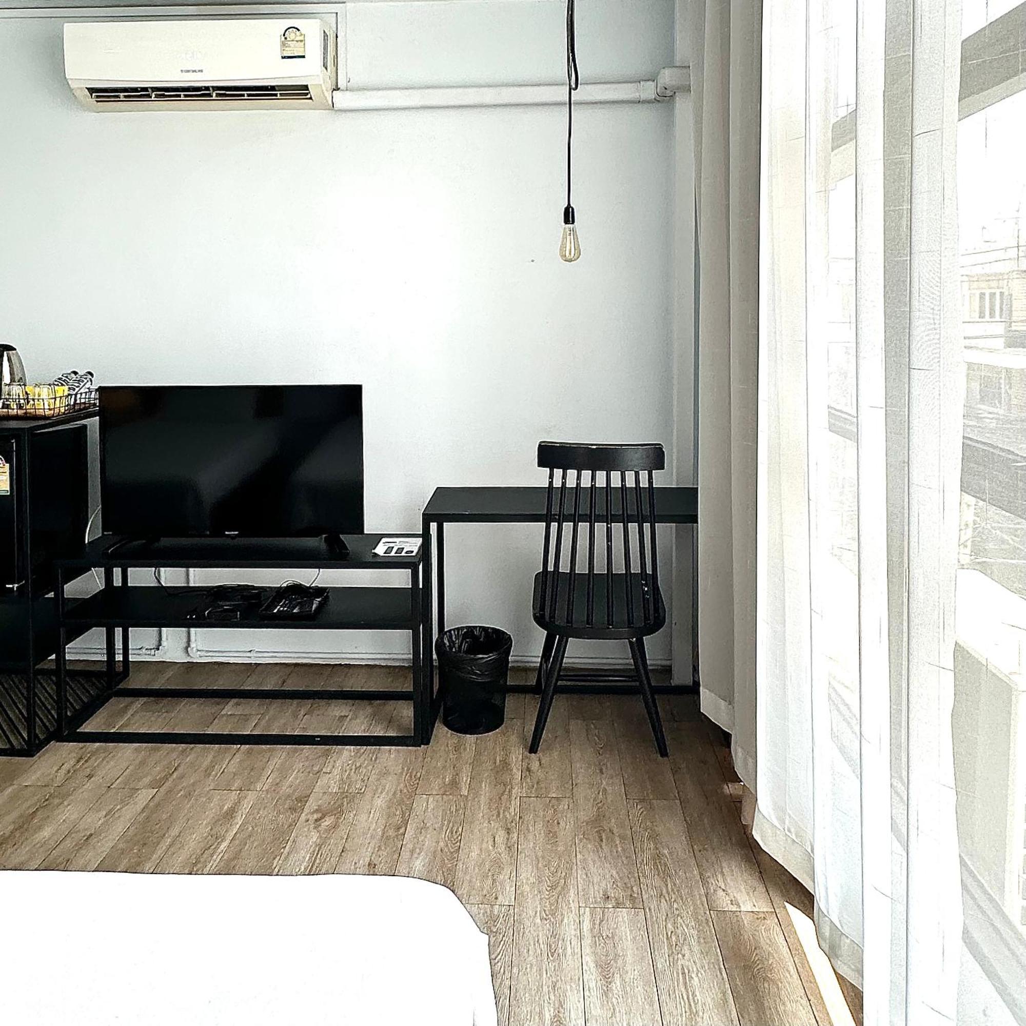 Beige Poshtels + Netflix Hostel Bangkok Buitenkant foto