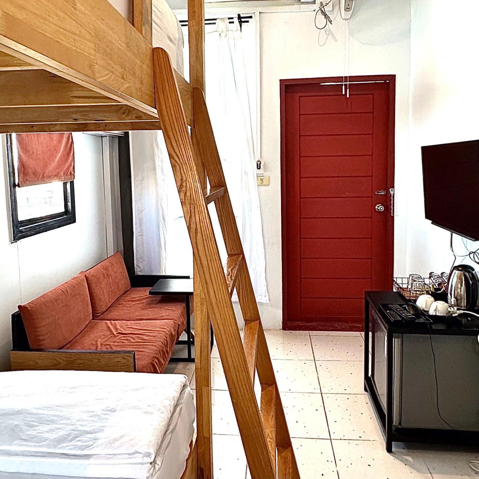 Beige Poshtels + Netflix Hostel Bangkok Buitenkant foto