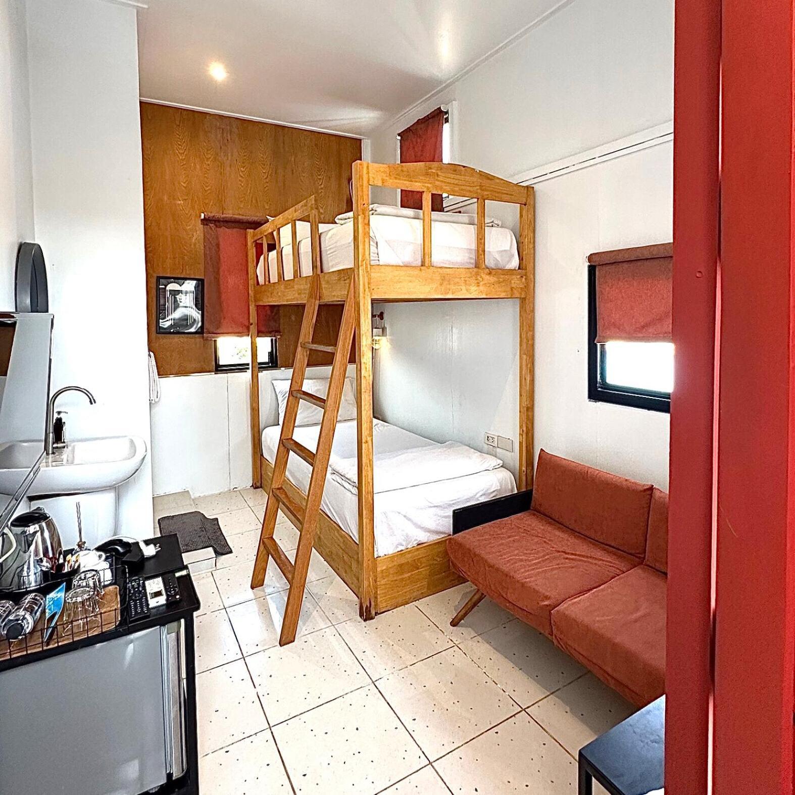 Beige Poshtels + Netflix Hostel Bangkok Buitenkant foto