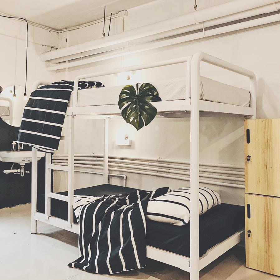 Beige Poshtels + Netflix Hostel Bangkok Buitenkant foto